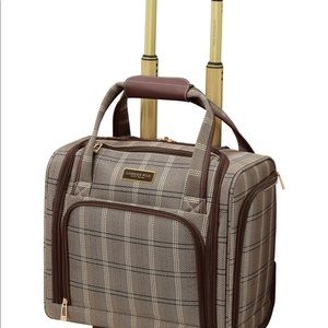 London Fog Brentwood II 15" 2-Wheel Under The Seat Bag in Cappuccino